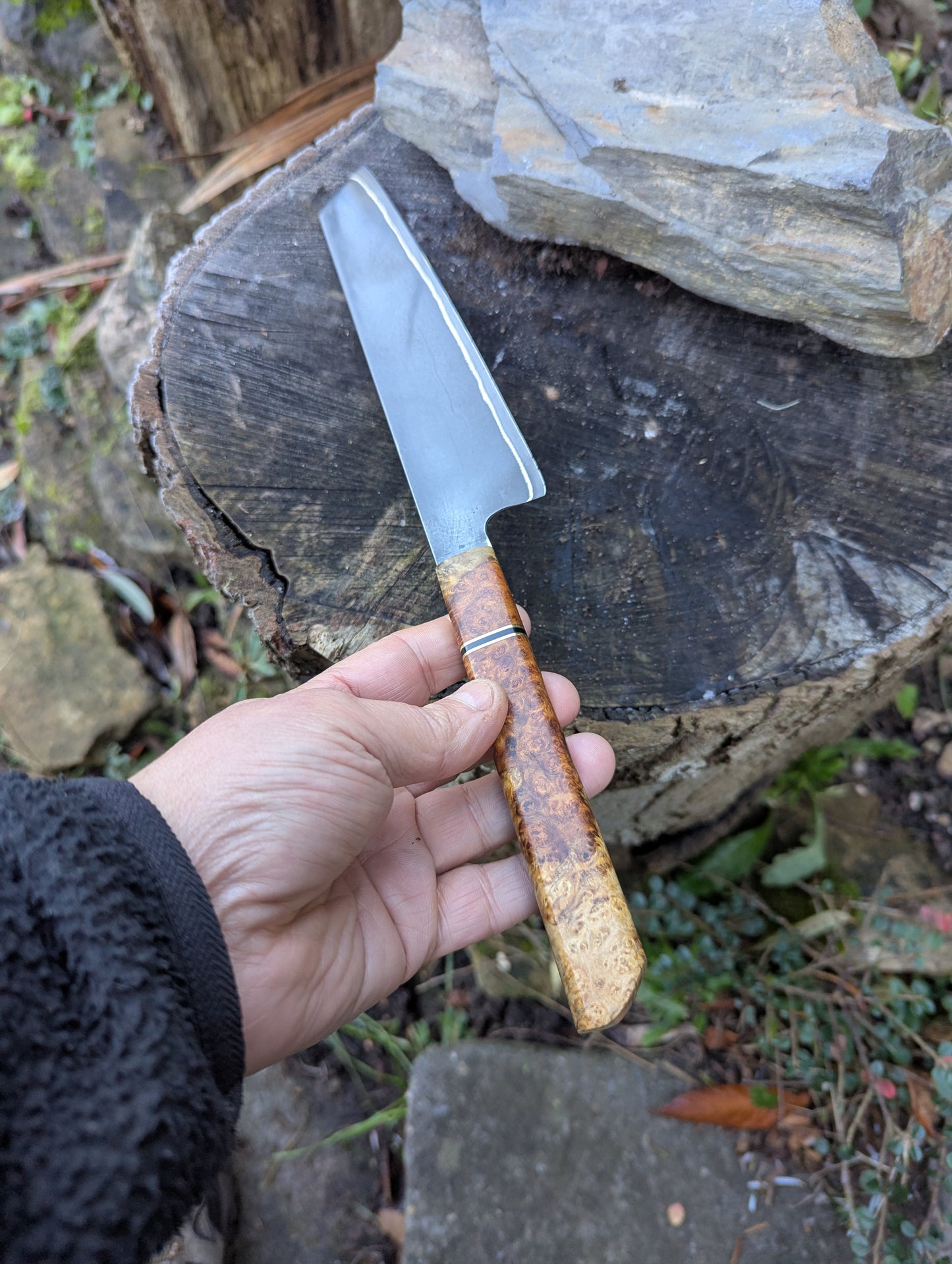 Hand-forged Dark-Mai ApexUltra core, 80crv2 and nickel. Amboyna burl with black G10 and copper spacer