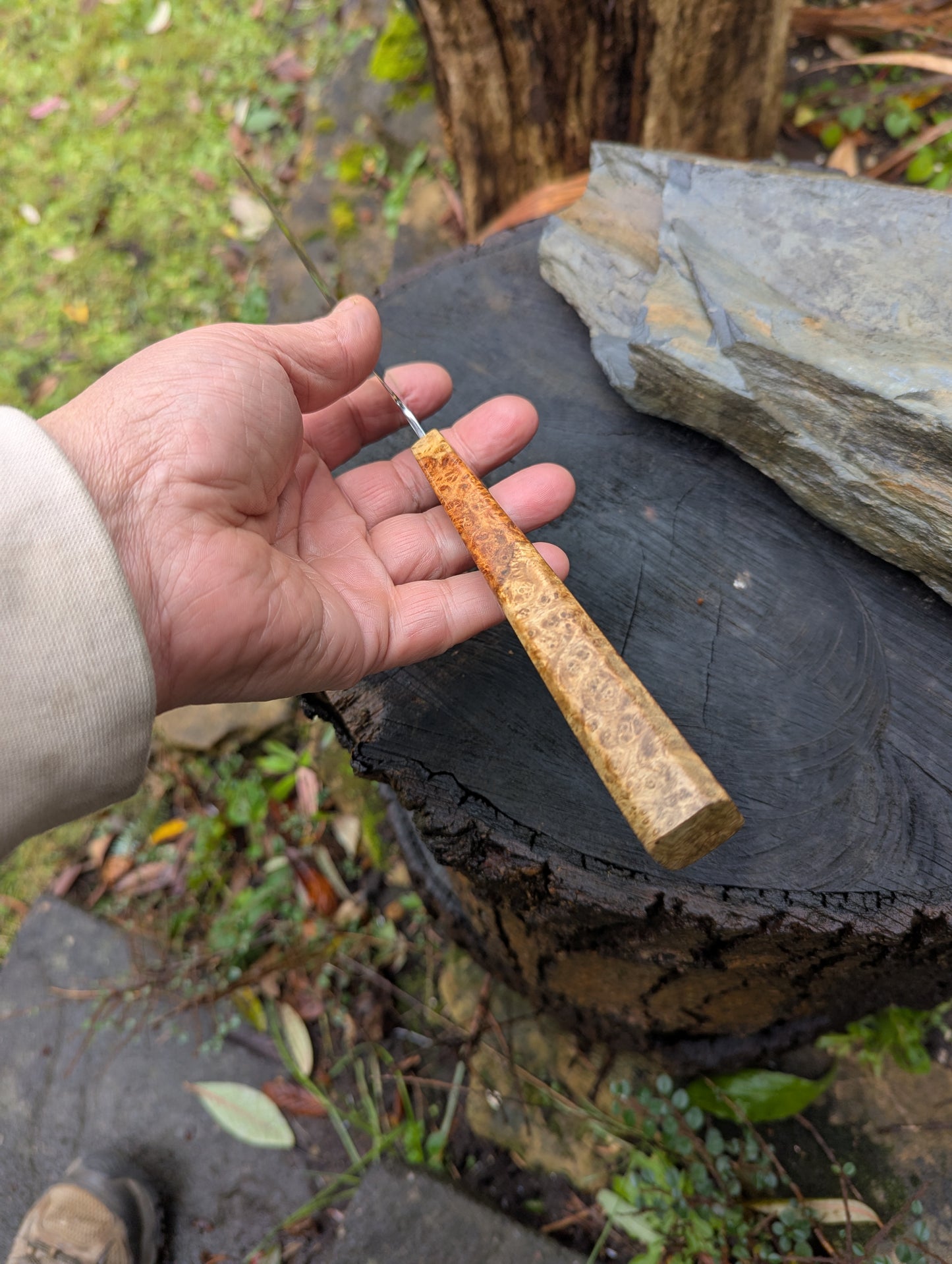 Hand made 7" Damasteel RWL34 stainless steel. Natural Amboyna burl