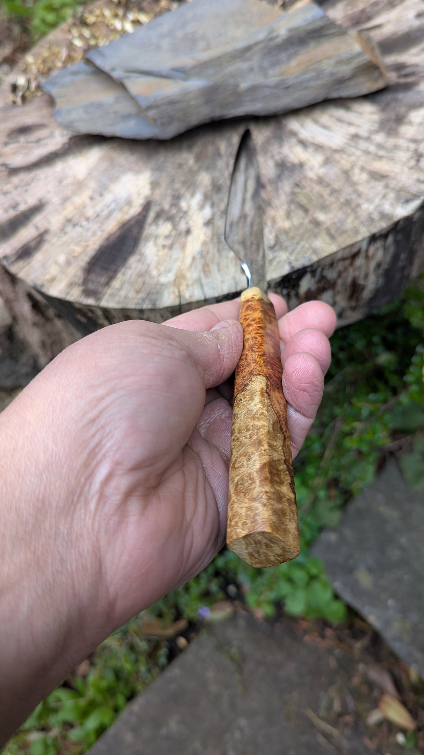 Hand made Utility 170mm Damasteel RWL34 stainless steel. Amboyna Burl Handle